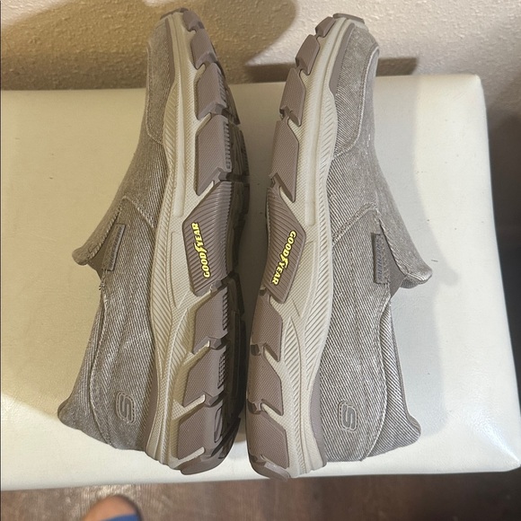Sketchers Men’s Respected-Fallston. Size 9 1/2 main image 5